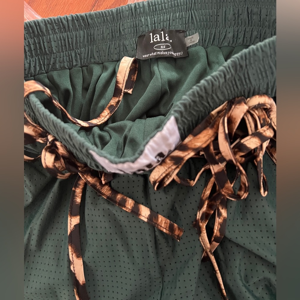 Dressed in lala Green Women's short, XS - Picture 3 of 3